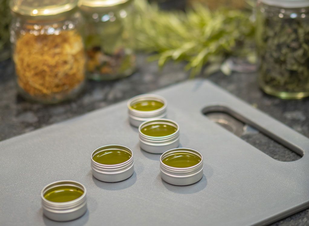 Herbal Lab: Naturwerkstatt & Kräuter-Wissen