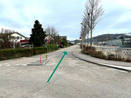 Gartencenter Hauenstein Rafz Imstlerwäg 2, beim Kreisel 8197 Rafz  Hier der Strasse etwa 200 m bis zur Kreuzung folgen.