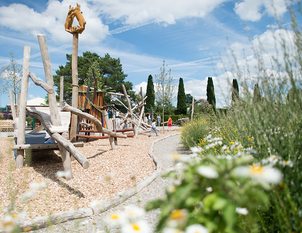 Attraktiver Spielplatz beim Gartencenter