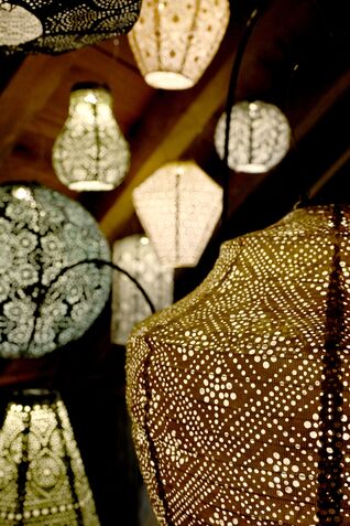 Solarlampen: Licht-Sortiment mit Solarlaternen die sich im Sommer selbständig mit Energie versorgen. Und im Winter teilweise auch batteriebetrieben wunderbar leuchten.