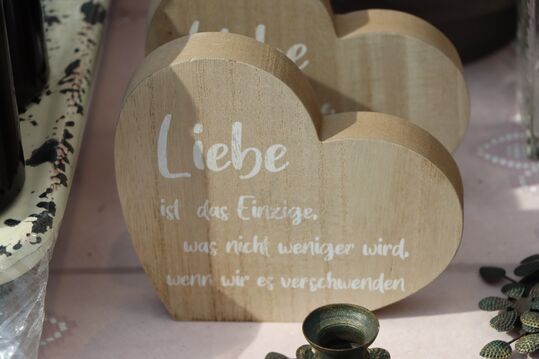 Für alle, die auf der Suche nach einem Geschenk sind, gibt es viel zu entdecken: liebevoll ausgewählte Artikel, die nicht alltäglich sind.